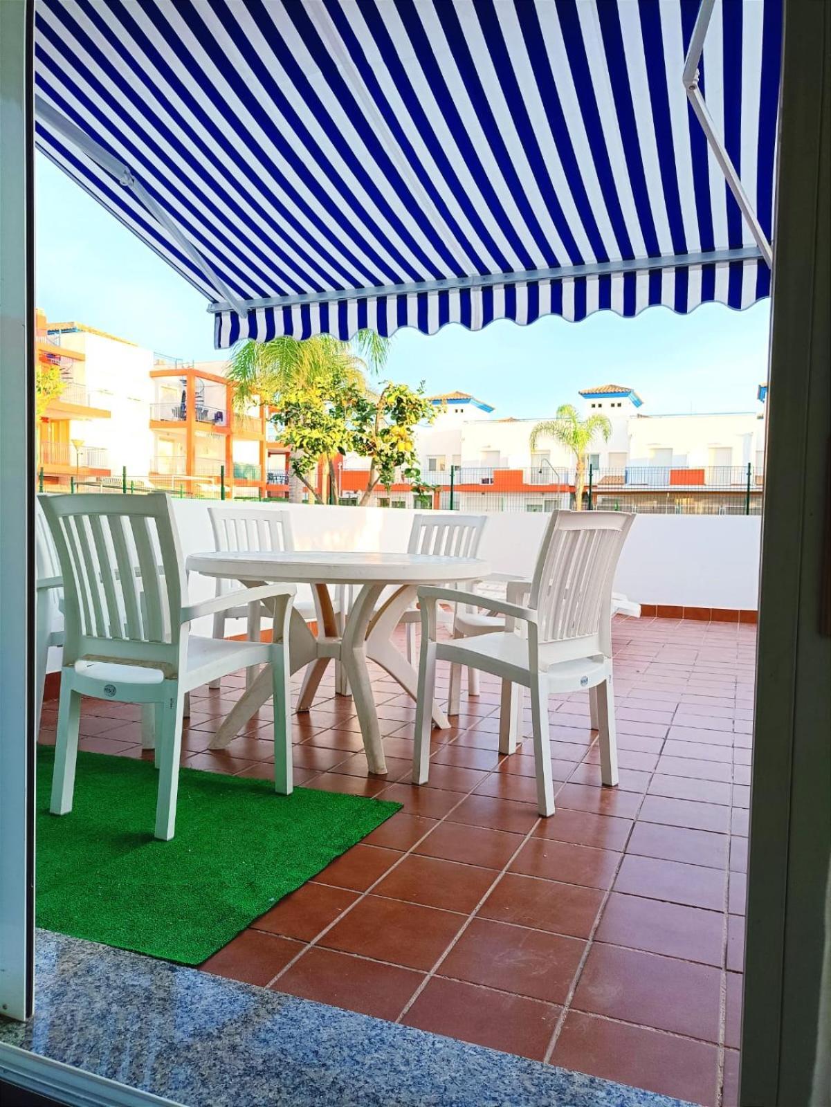 Vila Casa Familiar A Pie De Piscina Vera Exteriér fotografie